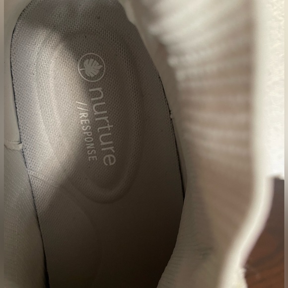 Nurture Response women’s size 10 - Picture 8 of 9